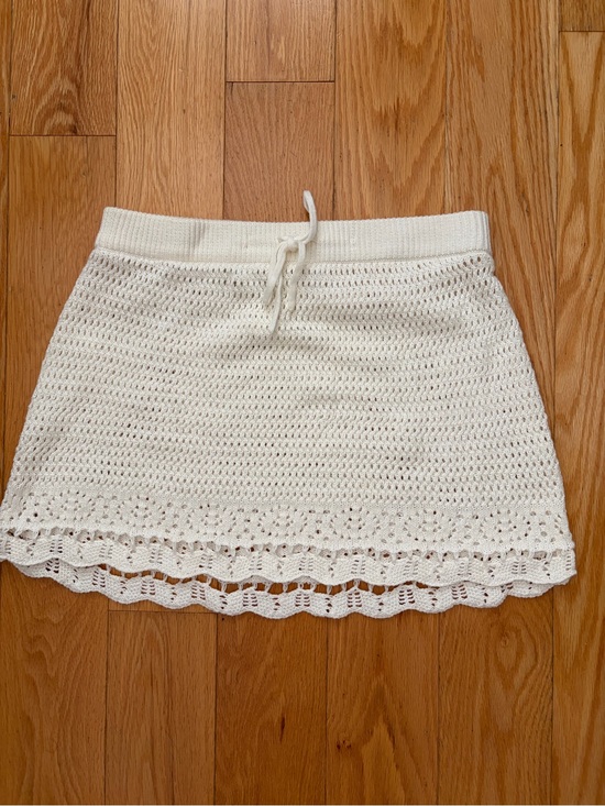 Hollister Dresses & Skirts - Hollister Cream Crochet Mini Skirt with draw string